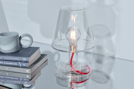 Candeeiro portátil Transloetje da Fatboy com design transparente e retro