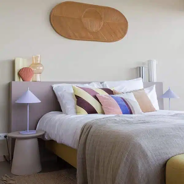 HKLIVING - Candeeiro de Mesa - Metal Triangle L Matt Lilac 2 METAL TRIANGLE TABLE LAMP M MATT HK LIVING
