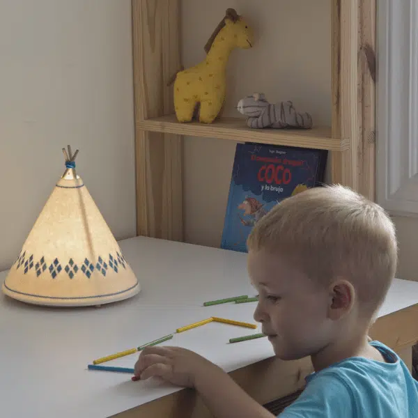 Buokids - Candeeiro de mesa - Tipi 5 Buokids - Candeeiro de mesa - Tipi