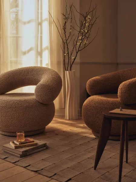 Poltrona de design Orbo Ferm Living em Raw Bouclé